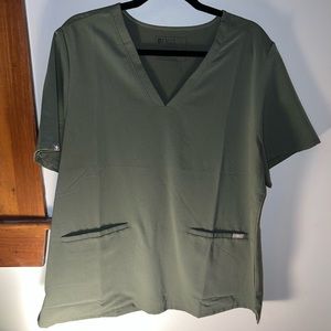Limited edition army green casma three pocket scrub top. FIGS